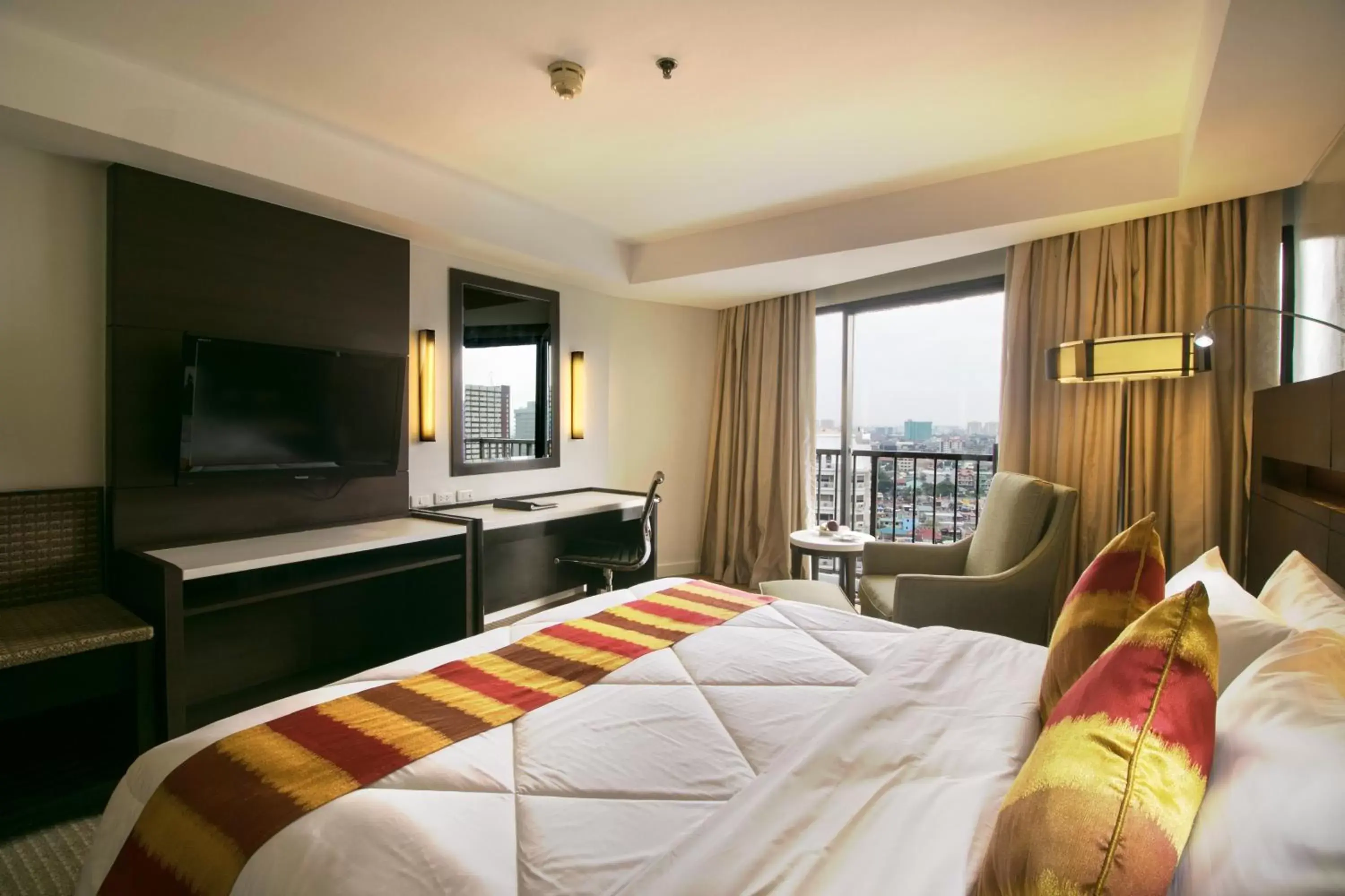 TV and multimedia in Century Park Hotel